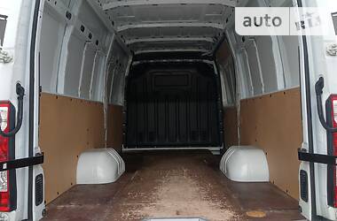 Грузовой фургон Renault Master 2015 в 