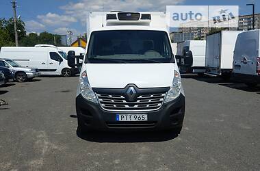 Вантажний фургон Renault Master 2015 в Рівному