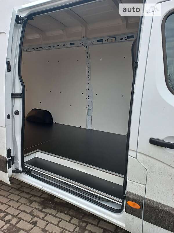 Грузовой фургон Renault Master 2018 в Дубно