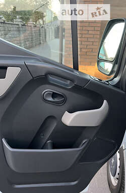 Грузовой фургон Renault Master 2016 в 