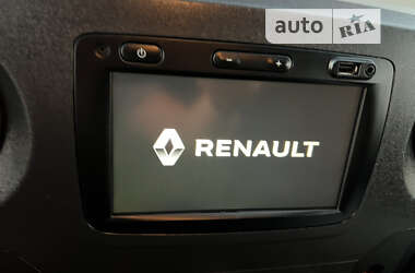 Грузовой фургон Renault Master 2016 в 