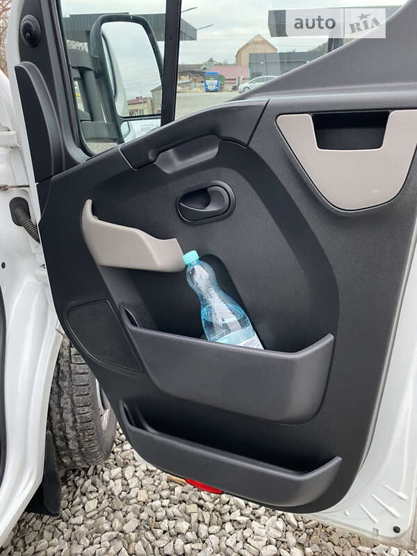 Автовоз Renault Master 2015 в Бережанах