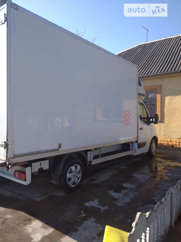 Вантажний фургон Renault Master 2015 в Рівному