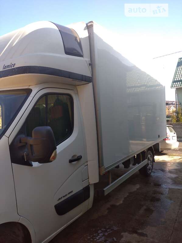 Вантажний фургон Renault Master 2015 в Рівному
