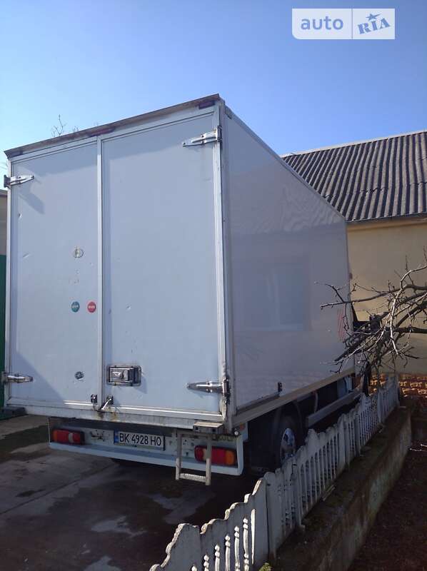 Вантажний фургон Renault Master 2015 в Рівному