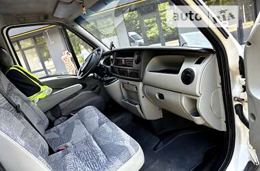 Вантажний фургон Renault Master 2005 в Львові