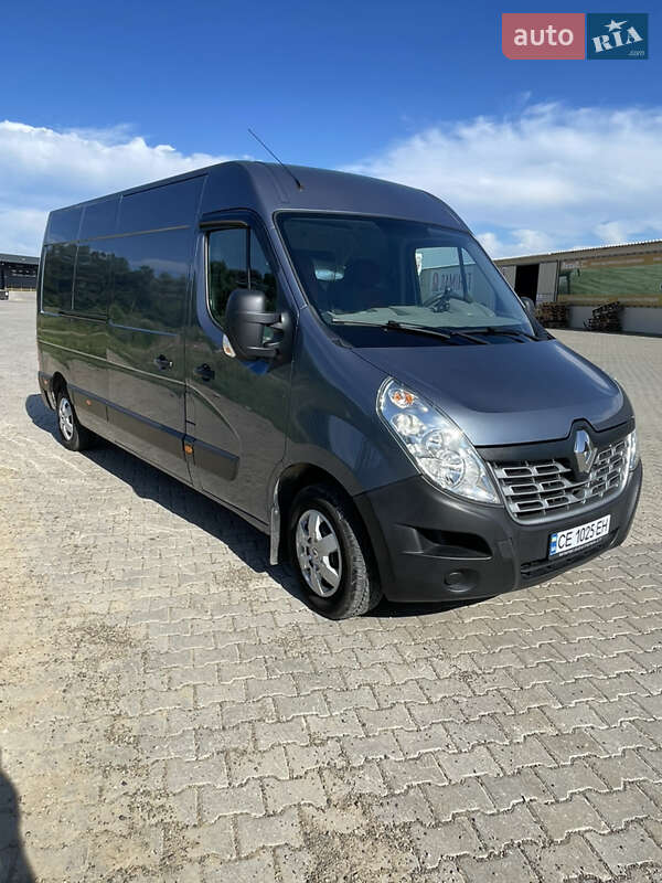 Вантажний фургон Renault Master 2017 в Чернівцях