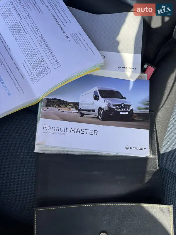 Вантажний фургон Renault Master 2017 в Чернівцях документ
