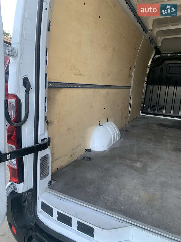 Вантажний фургон Renault Master 2020 в Бориславі