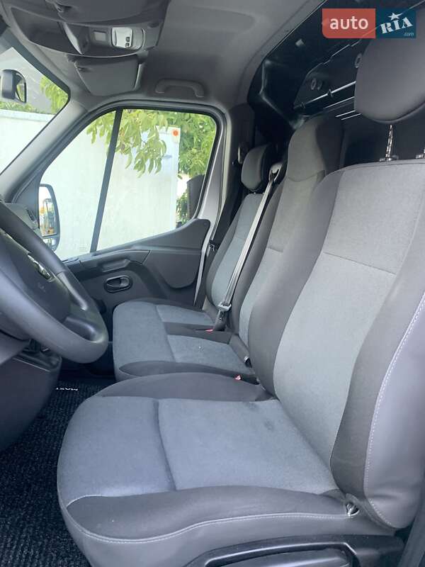 Вантажний фургон Renault Master 2020 в Бориславі