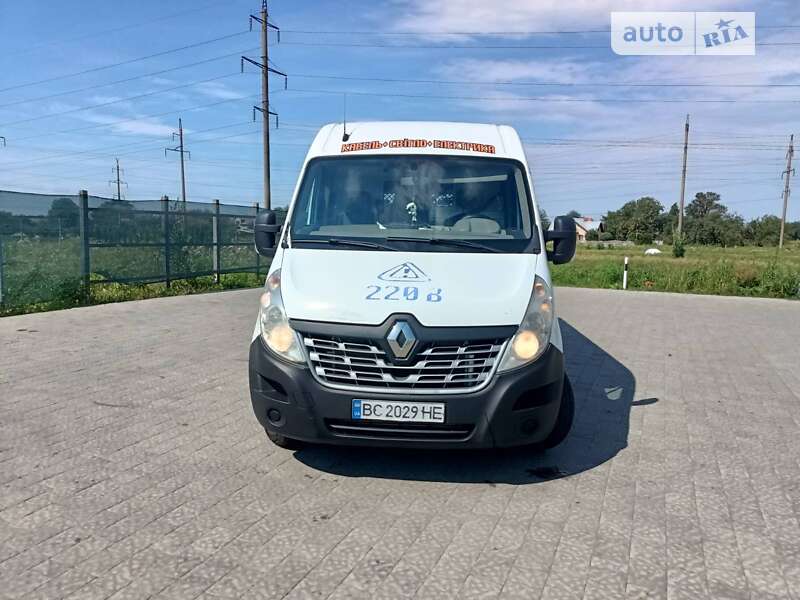 Вантажний фургон Renault Master 2015 в Львові