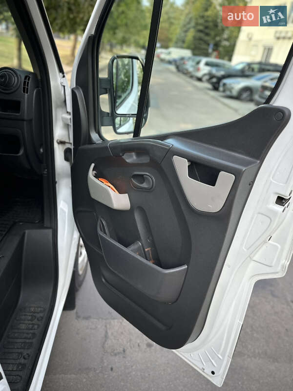 Эвакуатор Renault Master 2017 в Яворове