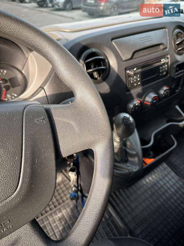Эвакуатор Renault Master 2017 в Яворове