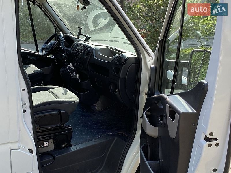 Автовоз Renault Master 2016 в Ровно
