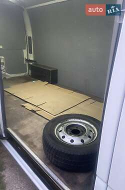Грузовой фургон Renault Master 2012 в 