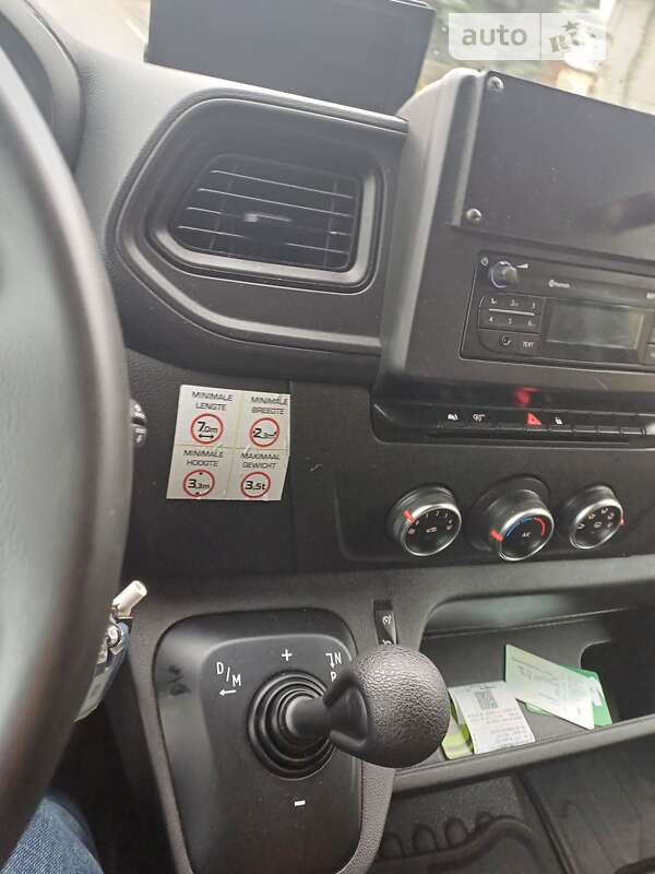 Вантажний фургон Renault Master 2021 в Мостиській