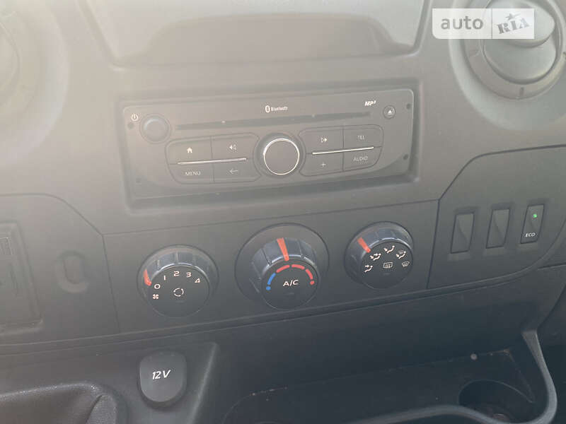 Вантажний фургон Renault Master 2019 в Львові