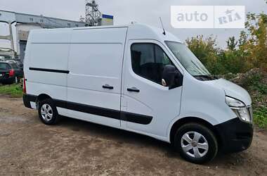 Вантажний фургон Renault Master 2017 в Рівному