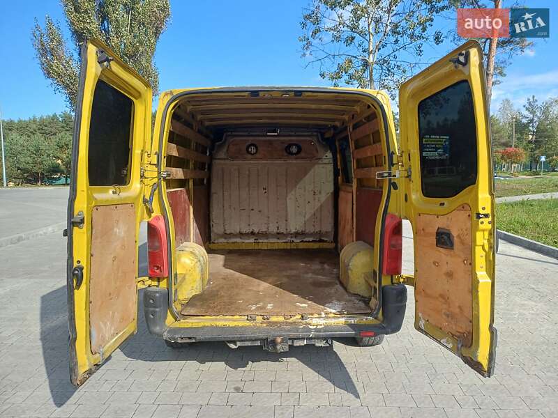 Грузовой фургон Renault Master 2001 в Львове