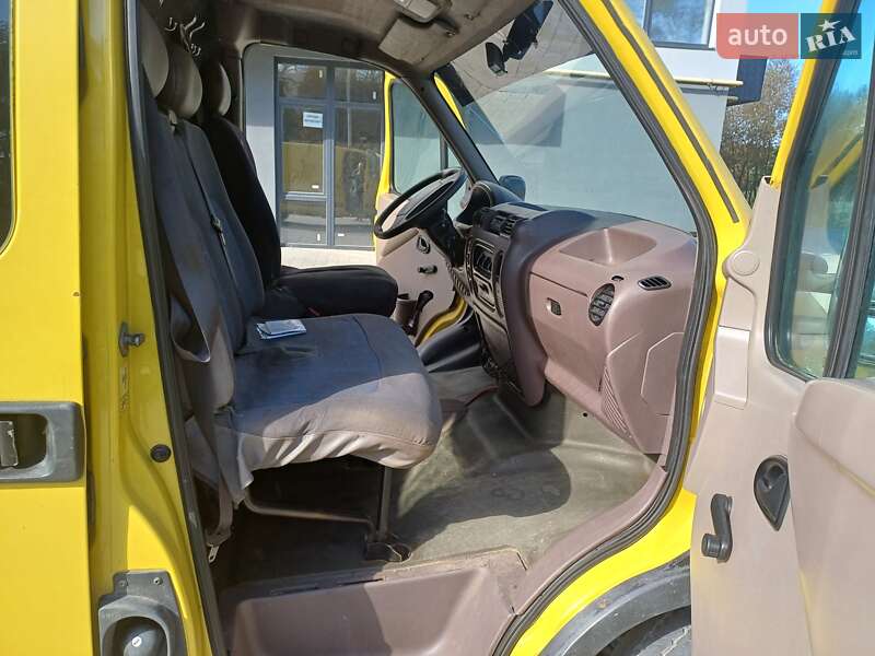 Грузовой фургон Renault Master 2001 в Львове