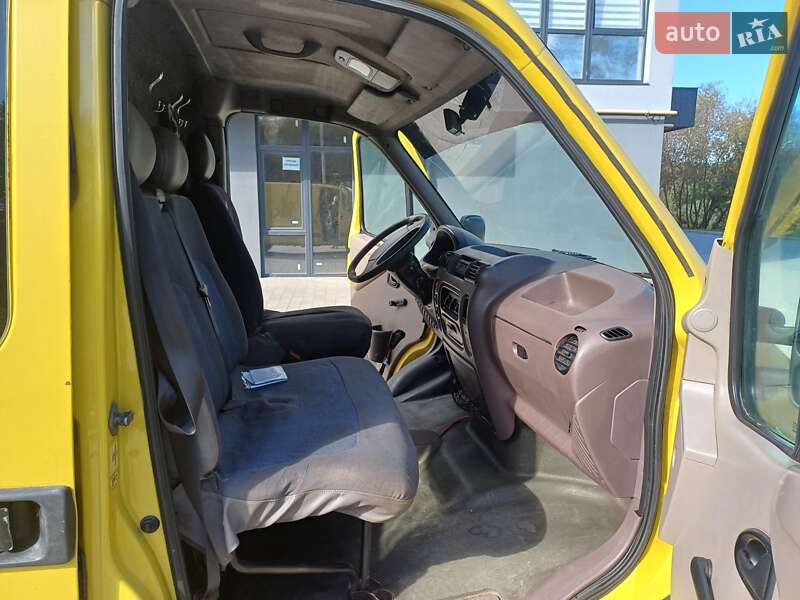 Грузовой фургон Renault Master 2001 в Львове