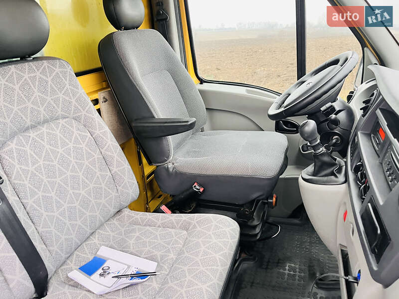 Вантажний фургон Renault Master 2006 в Львові