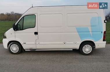 Вантажний фургон Renault Master 2004 в Запоріжжі