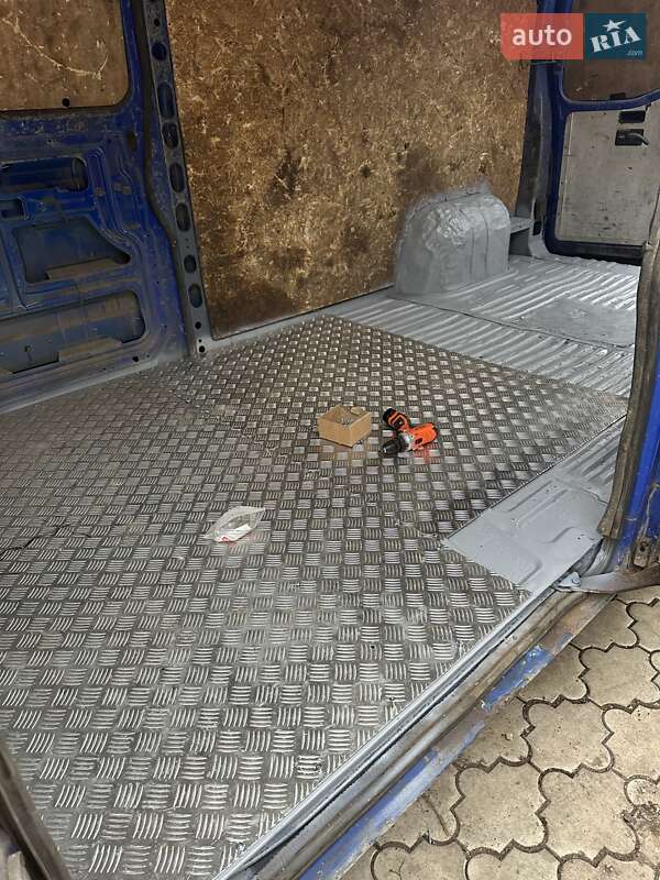 Грузовой фургон Renault Master 2009 в Славянске
