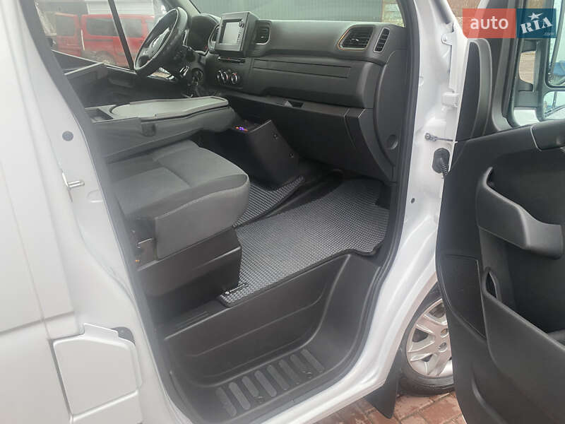 Автовоз Renault Master 2020 в Ровно