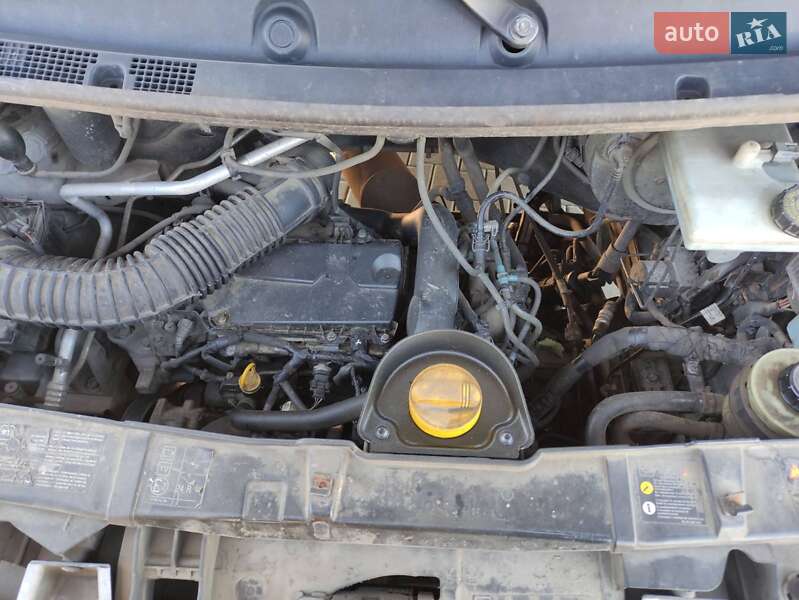 Грузовой фургон Renault Master 2011 в Стрые