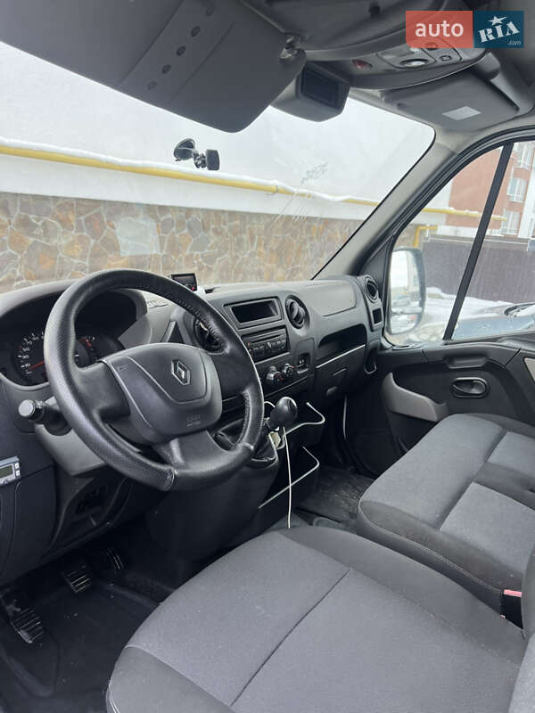 Грузовой фургон Renault Master 2011 в Львове
