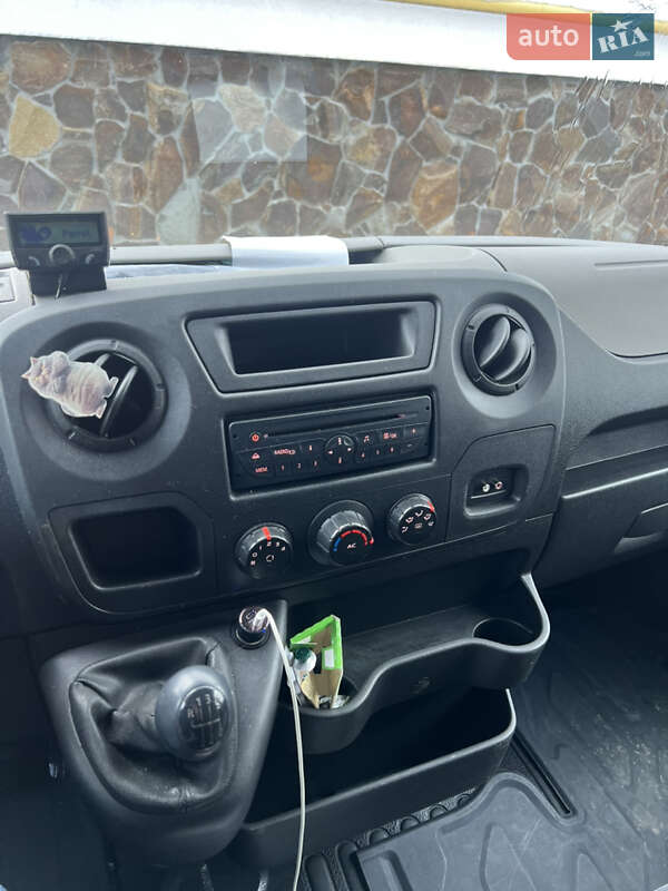 Грузовой фургон Renault Master 2011 в Львове