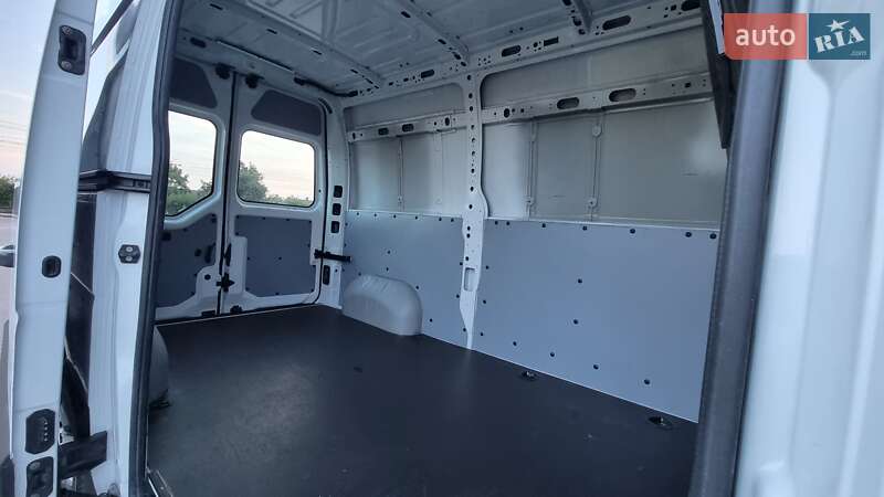 Вантажний фургон Renault Master 2018 в Житомирі