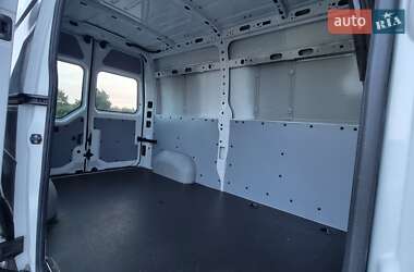 Грузовой фургон Renault Master 2018 в 