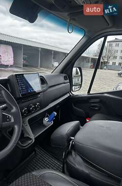 Грузопассажирский фургон Renault Master 2022 в 
