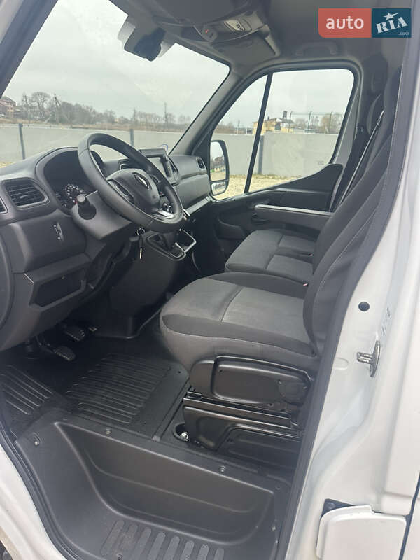 Вантажний фургон Renault Master 2020 в Львові