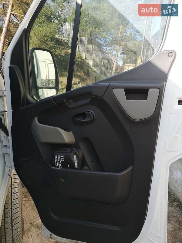 Вантажний фургон Renault Master 2018 в Львові