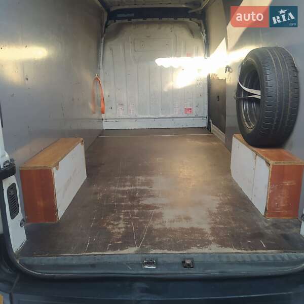 Грузовой фургон Renault Master 2011 в Нововолынске