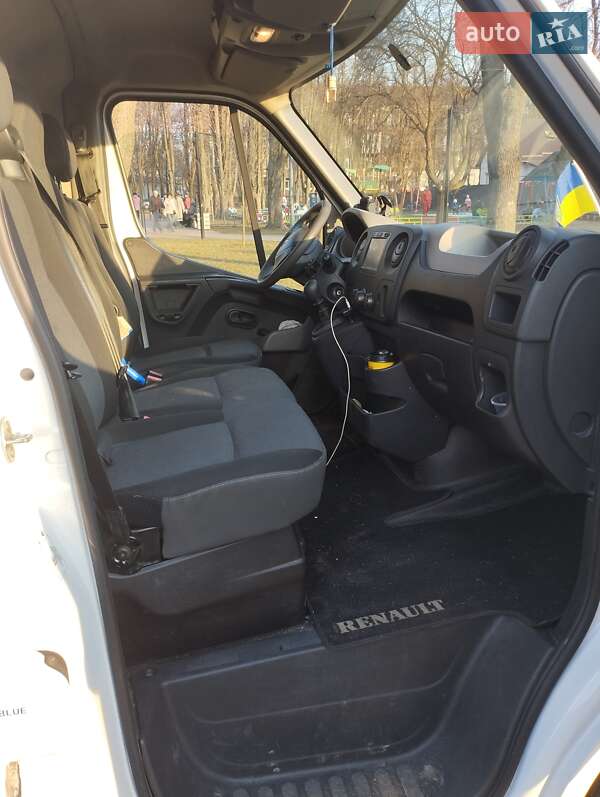 Вантажний фургон Renault Master 2017 в Сумах