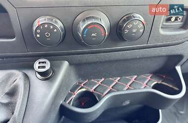 Грузовой фургон Renault Master 2012 в 