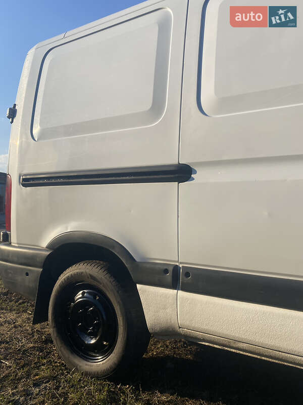 Вантажний фургон Renault Master 2001 в Краматорську