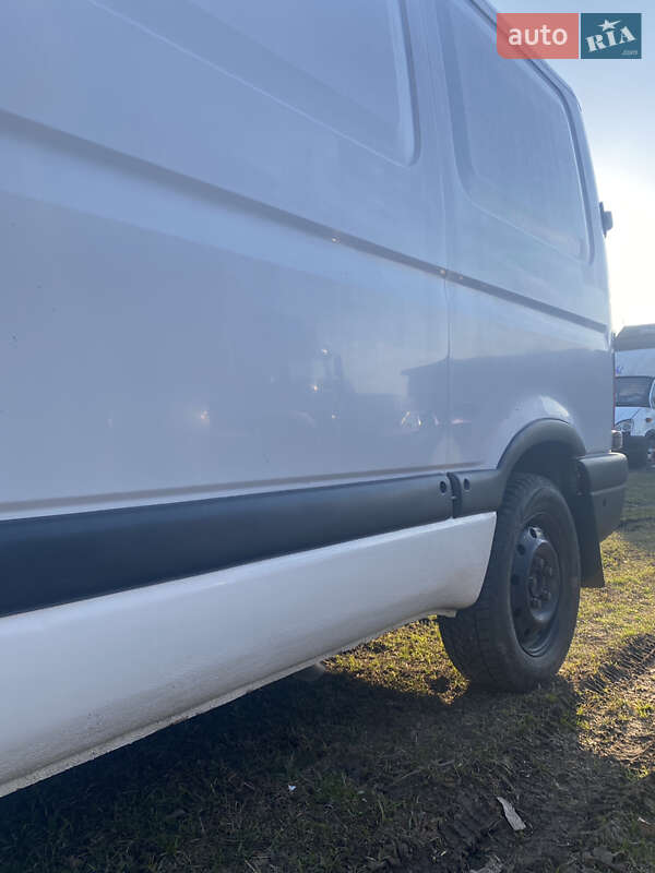 Вантажний фургон Renault Master 2001 в Краматорську
