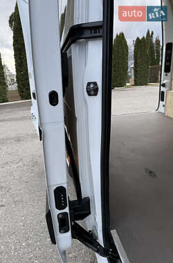 Вантажний фургон Renault Master 2021 в 