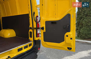 Грузовой фургон Renault Master 2017 в 