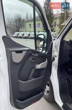 Грузовой фургон Renault Master 2012 в 