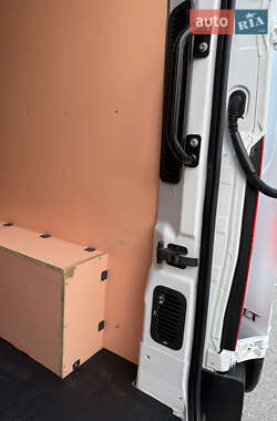 Вантажний фургон Renault Master 2021 в 