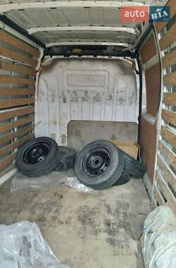 Грузовой фургон Renault Master 2012 в 