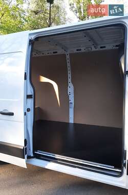 Грузовой фургон Renault Master 2018 в 
