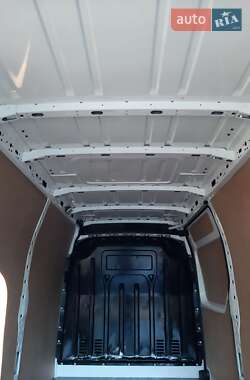 Грузовой фургон Renault Master 2018 в 