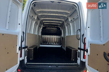 Грузовой фургон Renault Master 2022 в 